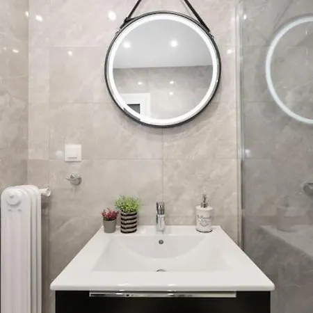 Sea Breeze 2 Bedroom - 10 Min Walk To Apartment