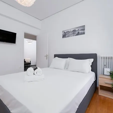 Apartment Sea Breeze 2 Bedroom - 10 Min Walk To *