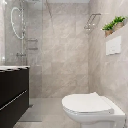 Sea Breeze 2 Bedroom - 10 Min Walk To Athens