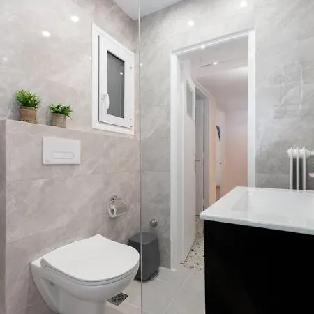 Sea Breeze 2 Bedroom - 10 Min Walk To Athens