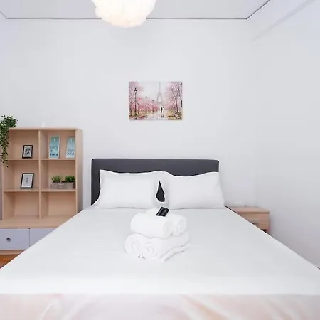 Apartment Sea Breeze 2 Bedroom - 10 Min Walk To Athens