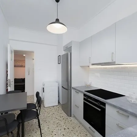 Sea Breeze 2 Bedroom - 10 Min Walk To