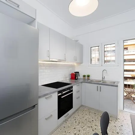 Sea Breeze 2 Bedroom - 10 Min Walk To Apartment Athens